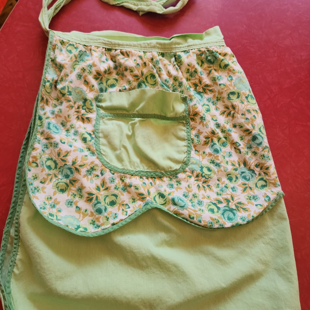 Vintage Floral Green Apron with Pocket